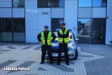 Policyjna eskorta po nowe życie. Policjanci z drogówki z Krosna Odrzańskiego eskortowali pojazd z rodzącą kobietą