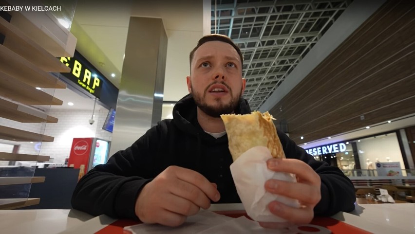 Znany youtuber "Książulo" odwiedził Kielce. Był na obiedzie za 8 złotych w Jagience, pączkach u Dziadka oraz burgerowni tiktokerki