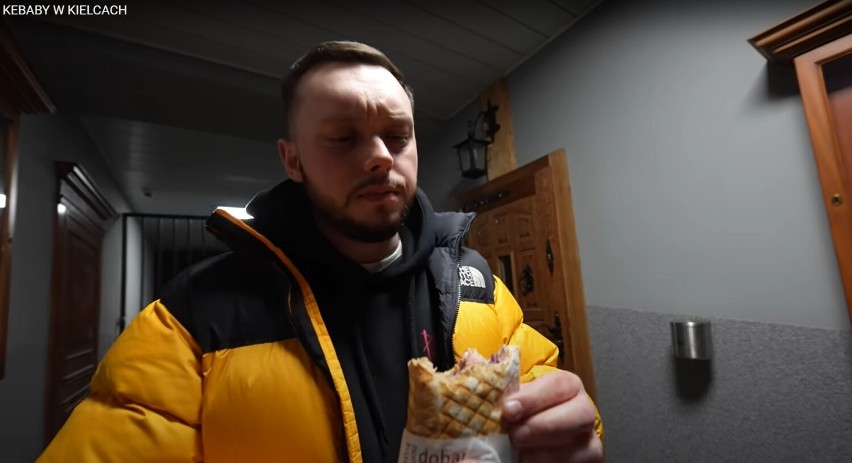 Znany youtuber "Książulo" odwiedził Kielce. Był na obiedzie za 8 złotych w Jagience, pączkach u Dziadka oraz burgerowni tiktokerki