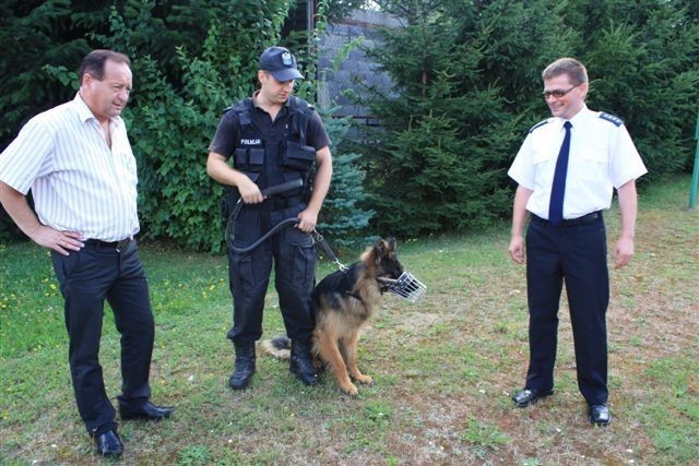Pies policyjny Larry już na służbie
