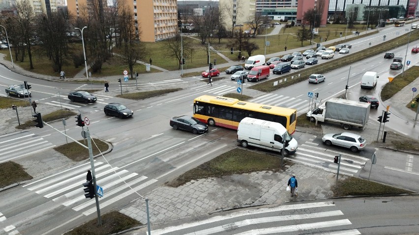 Ruszy kolejna wielka inwestycja drogowa w Kielcach - przebudowa skrzyżowania trasy 73 z ulicami Domaszowską i Tysiąclecia (WIDEO Z DRONA)