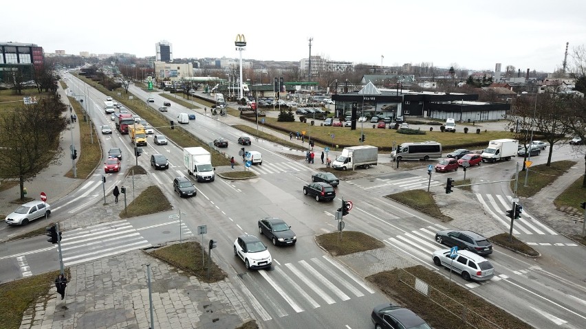 Ruszy kolejna wielka inwestycja drogowa w Kielcach - przebudowa skrzyżowania trasy 73 z ulicami Domaszowską i Tysiąclecia (WIDEO Z DRONA)