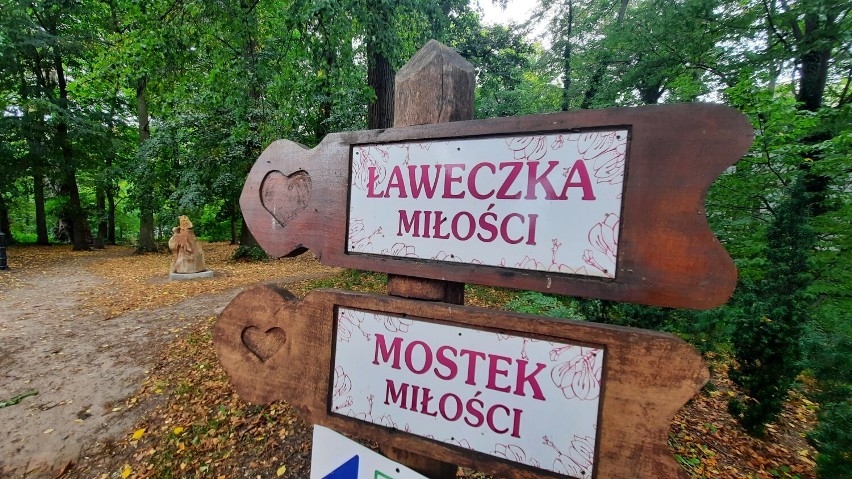 Spacer po Parku Miłości w Lubniewicach to świetny pomysł o...