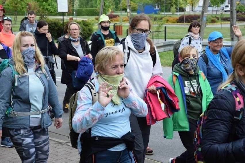 Pielgrzymi z Łowicza zatrzymani przez policję w drodze na...