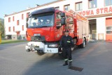 Nowy wóz strażacki dla strażaków w Chełmnie! Ich 15-latek przekazany OSP Pniewite. Zdjęcia i wideo