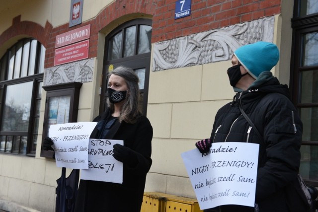 Protest pod sądem w Toruniu. Zobacz, jak było!