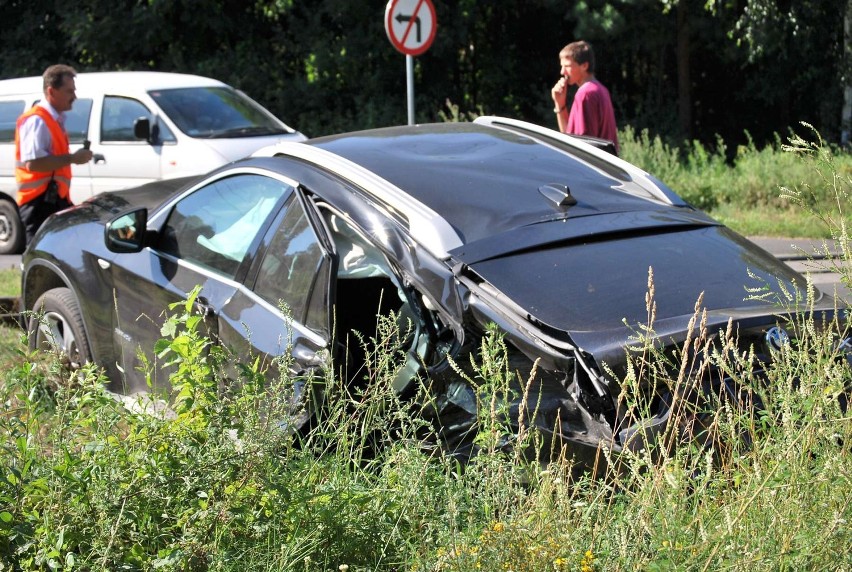 Pociąg uderzył w auto w Rożnowie [ZDJĘCIA]