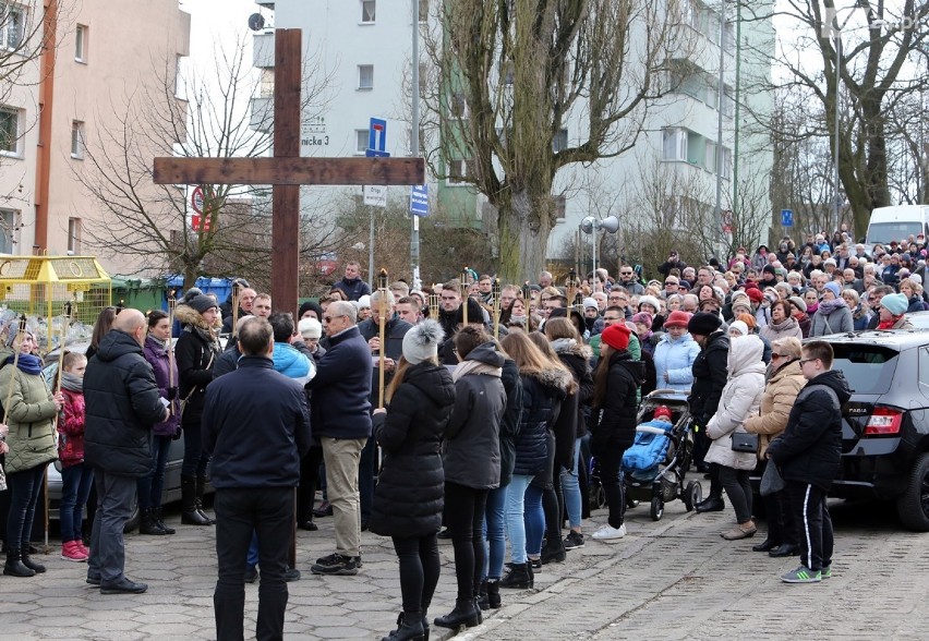 Wielkanoc 2018 w Szczecinie. Procesja przeszła ulicami miasta [ZDJĘCIA, WIDEO]