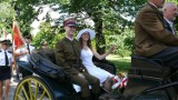 Najpiękniejsze śluby w Bełchatowie. Konie, żołnierze i orkiestra [ZDJĘCIA]