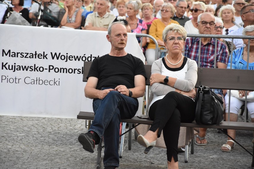 "Ławeczkę" napisał Janusz Małecki (na zdjęciu z żoną). To...