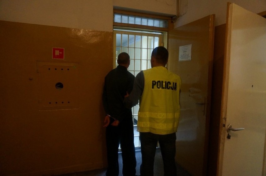 Policjanci z Częstochowy zatrzymali czterech mężczyzn...
