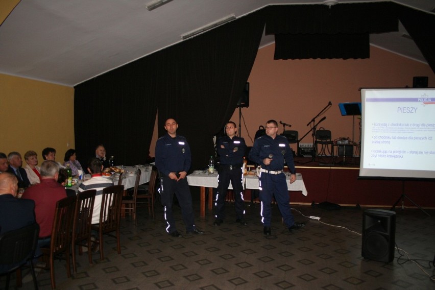 Policjanci z Radziejowa spotkali się z seniorami w Dobrem [zdjęcia]