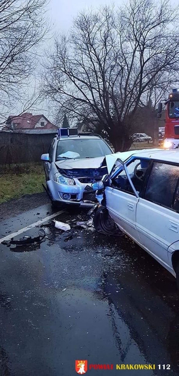 Wypadek w pobliżu granicy Krakowa i Niepołomic - zdjęcia...