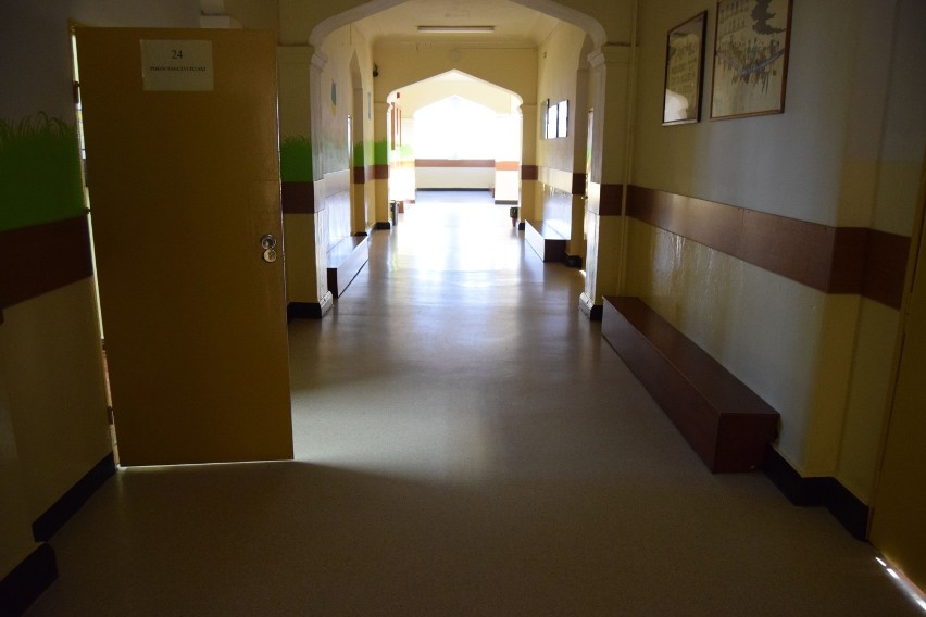 Szkoły w Szczecinku zamknięte do 24 maja. Jak długo wypłacany będzie zasiłek opiekuńczy? 
