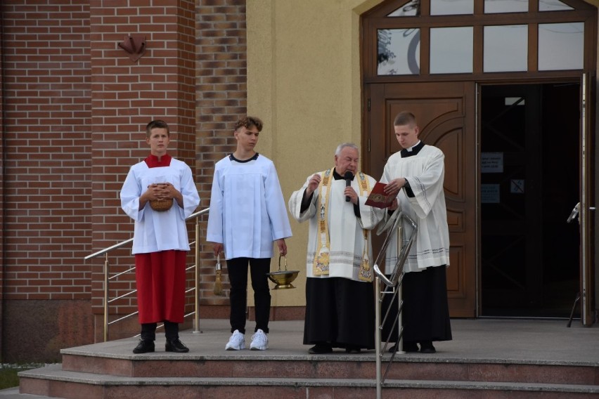 Rumia. Wierni parafii pw. bł. Edmunda Bojanowskiego i św. Antoniego Padewskiego poświęcili jednoślady i samochody| ZDJĘCIA