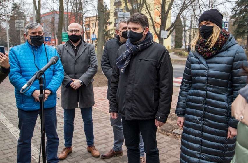 "Inteligentne" przejście na ulicy Sienkiewicza w Ostrowcu, zadba o bezpieczeństwo pieszych (ZDJĘCIA)