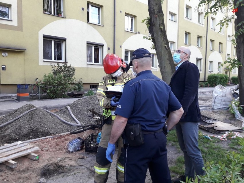 Pożar w bloku na Patriotów w Boguszowicach. Mieszkańców ewakuowali policjanci 
