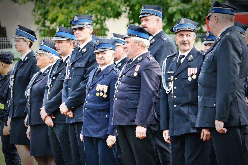 Druhowie z OSP Zelów świętowali jubileusz 110-lecia jednostki. Były medale, defilada i zabawa [ZDJĘCIA]