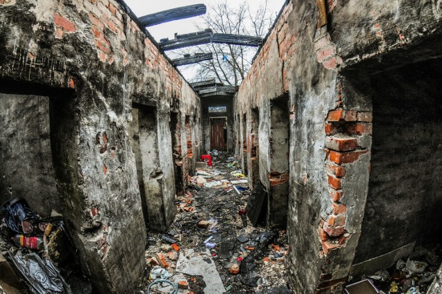 Budynki socjalne i baraki na ulicy Szpitalnej wymagają nie tylko remontu. Jak tutaj jest brudno widać szczególnie zimą. Choć niektórzy sobie chwalą okolice. Las, cisza i spokój. Czy naprawdę tak tutaj musi  wyglądać?


INFO Z POLSKI 13.04.2017 - przegląd najciekawszych informacji ostatnich dni w kraju

