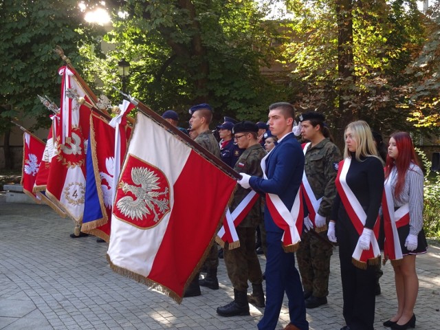 W środę, 27 września na Skwerze Żeromskiego w Kielcach odbyły się uroczystości 84. rocznicy utworzenia Polskiego Państwa Podziemnego.