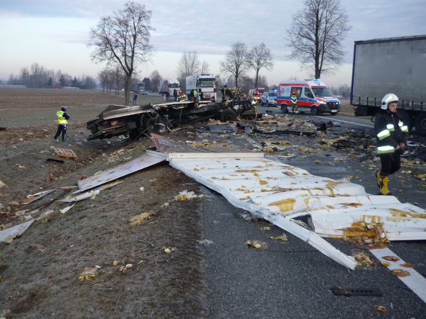 Miejsce wypadku dwóch ciężarówek wyglądało makabrycznie