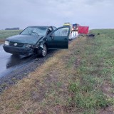 Zderzenie skutera z samochodem osobowym w Cieni Pierwszej. Śmierć poniosła kierująca skuterem