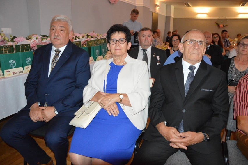 Na gali 21 par z gminy Cewice odznaczonych medalami za 50 lat pożycia małżeńskiego