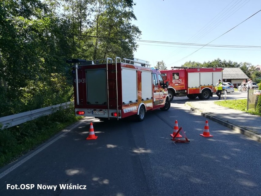 Znów wypadek w Starym Wiśniczu: jedna osoba ranna. Samochodami podróżowało 6 osób, w tym dzieci [ZDJĘCIA]