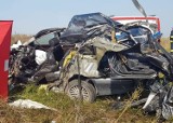 Śmiertelny wypadek na DK5 w Luszkowie pod Świeciem. BMW zderzyło się z ciężarówką