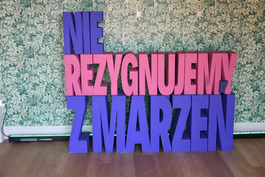 WRZEŚNIA: "Nie rezygnujemy z marzeń" - artyści zaśpiewali  na  Opieszynie tym razem dla Zuzi! Kogo zobaczyliśmy na scenie?