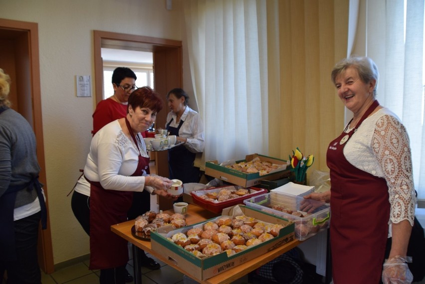 Tłusty czwartek 2020: Koła Gospodyń Wiejskich gminy Gniezno przygotowały na sprzedaż 1500 pączków