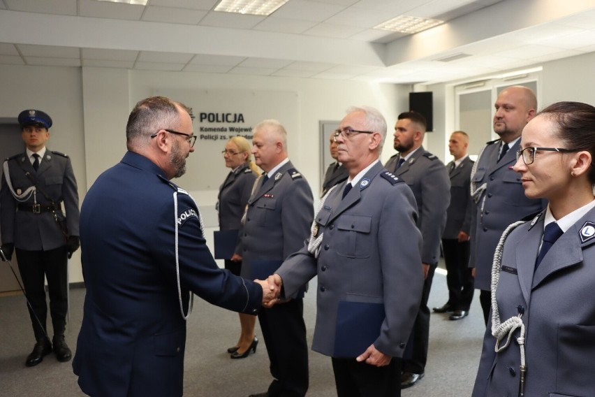 Uroczystość wręczenia wyróżnień i awanse w Komendzie Wojewódzkiej Policji w Radomiu. Zobaczcie listę