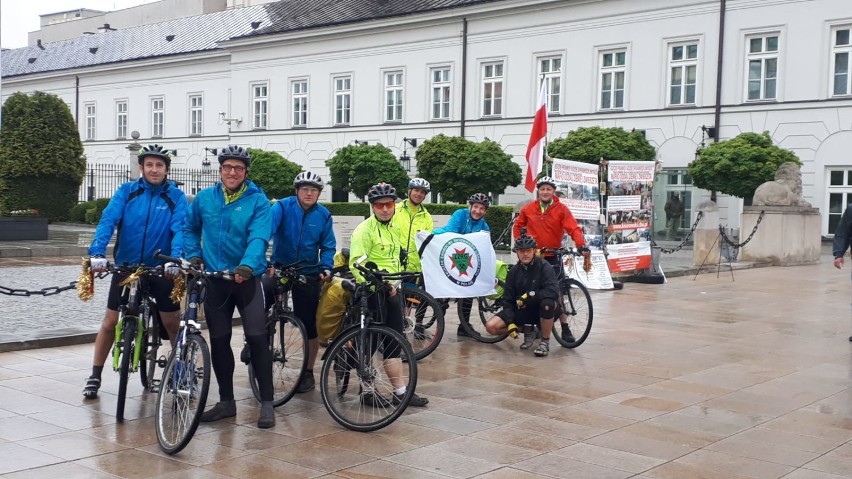 Górnicy z Chwałowic dotarli już do Warszawy. Od poniedziałku przejechali 600 kilometrów na rowerach