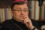Abp Życiński: Nie można przemalować krzyża na biało-czerwony