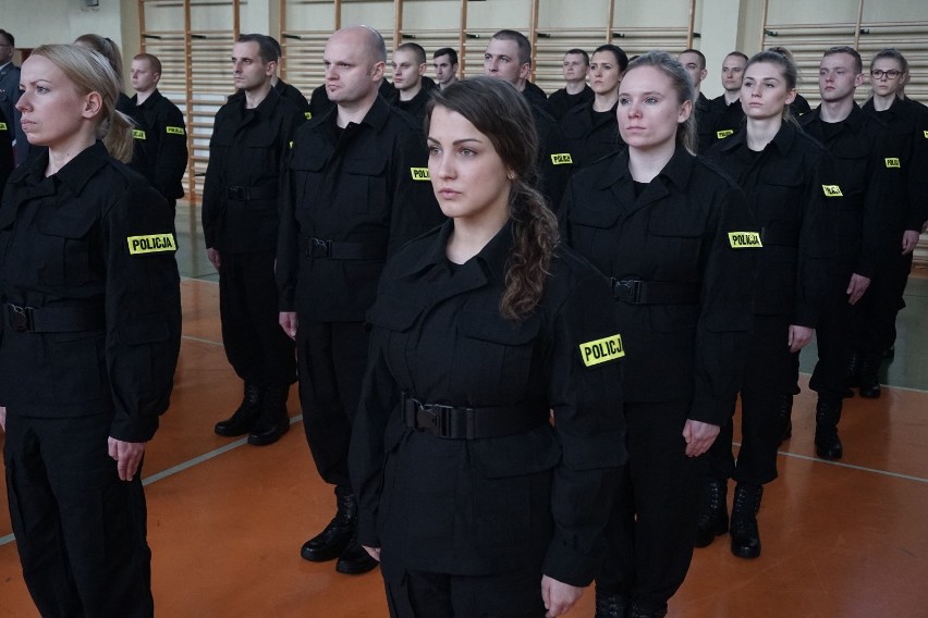 Ślubowanie nowo przyjętych policjantów i nagrody dla zasłużonych łódzkich funkcjonariuszy [ZDJĘCIA]