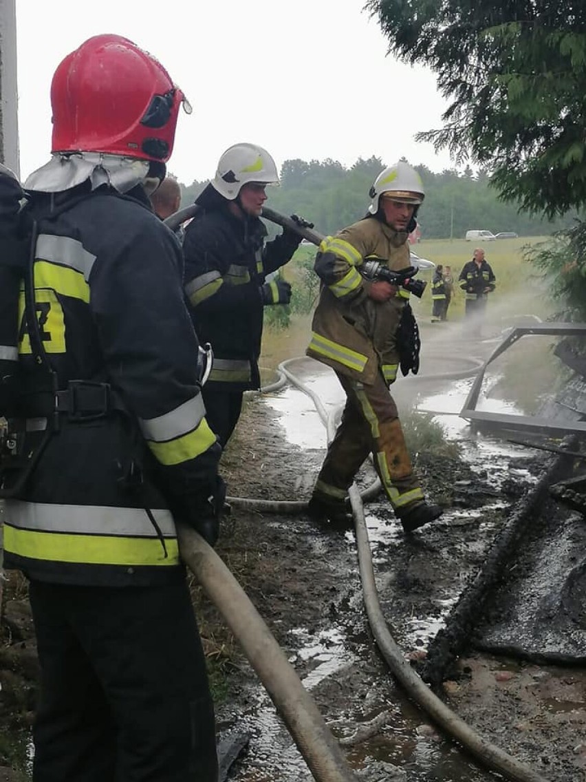 Łebunia. Strażacy ochotnicy wspierają strażaków na Ukrainie. Przekazali sprzęt.