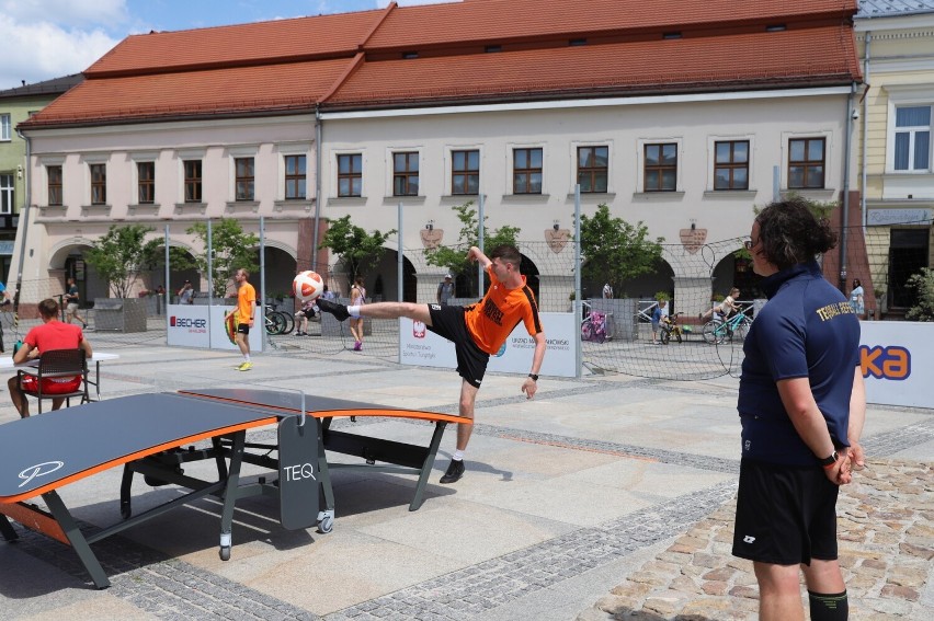 Gra w teqballa wymaga od zawodników świetnej kondycji...