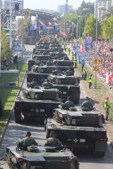 Defilada wojskowa "Wierni Polsce" w Katowicach. Były czołgi, myśliwce, helikoptery i kompanie honorowe [ZDJĘCIA]
