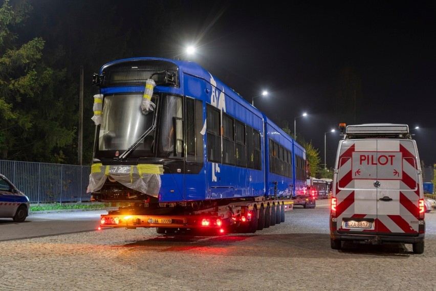 Kraków. Kontrakt na Lajkoniki domknięty, ostatni tramwaj z zamówienia dotarł właśnie do Krakowa