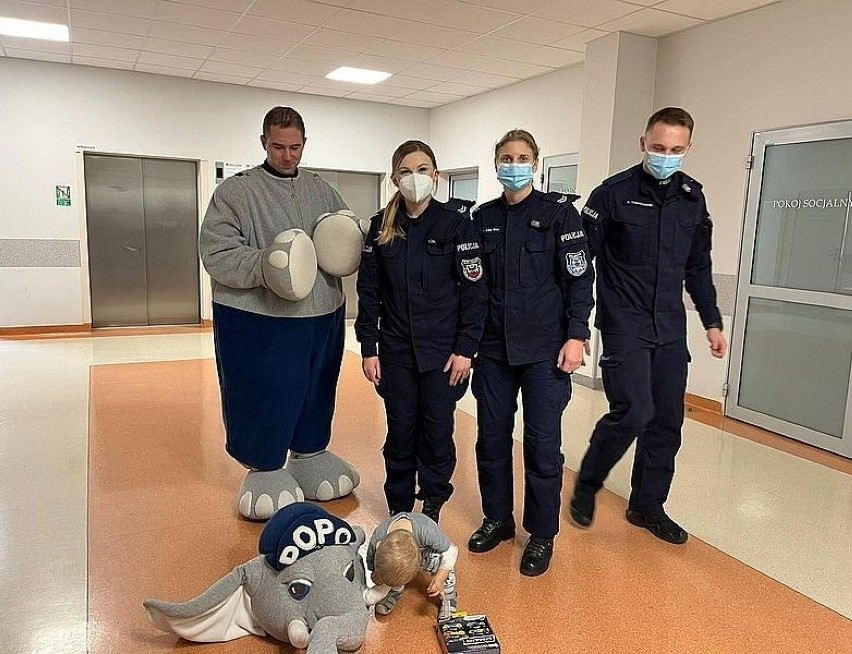 Malborscy policjanci odwiedzili małych pacjentów w Gdańsku