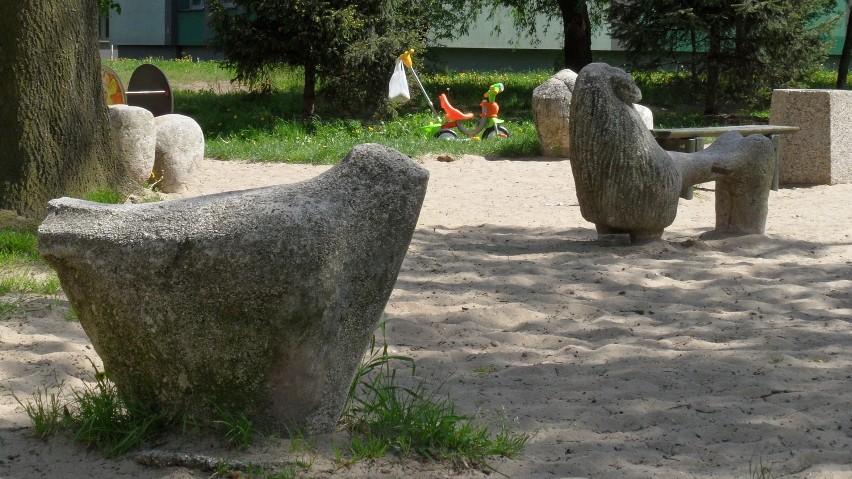 Rzeźby plenerowe w Tychach na osiedlu F