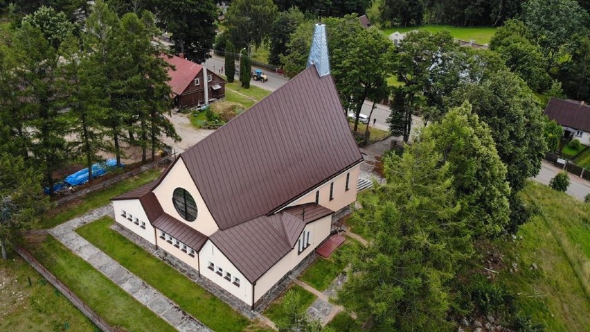 Parafia św. Anny w Smolnikach. Dach świątyni już naprawiony, ale zabrakło pieniędzy na rachunki [Zdjęcia] 