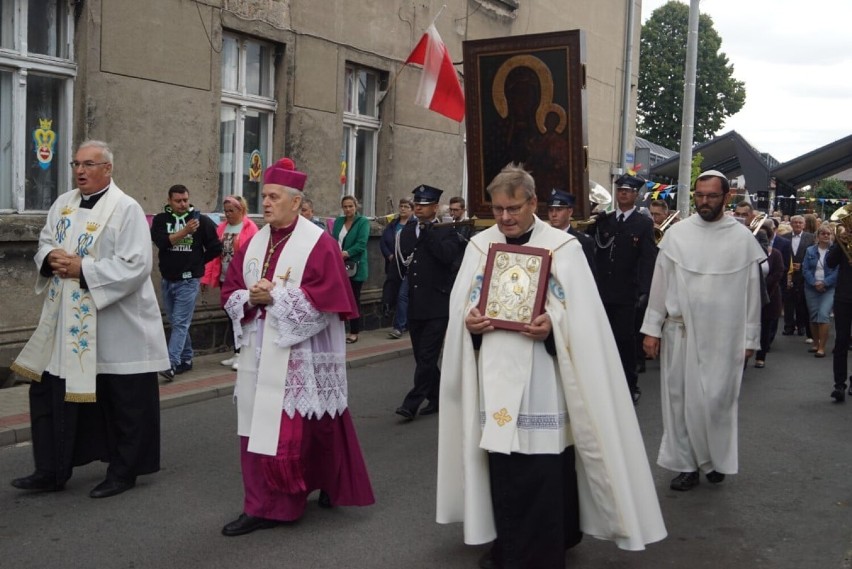 Peregrynacja kopii obrazu Matki Bożej Częstochowskiej w Wieleniu. Towarzyszyły jej łzy wzruszenia