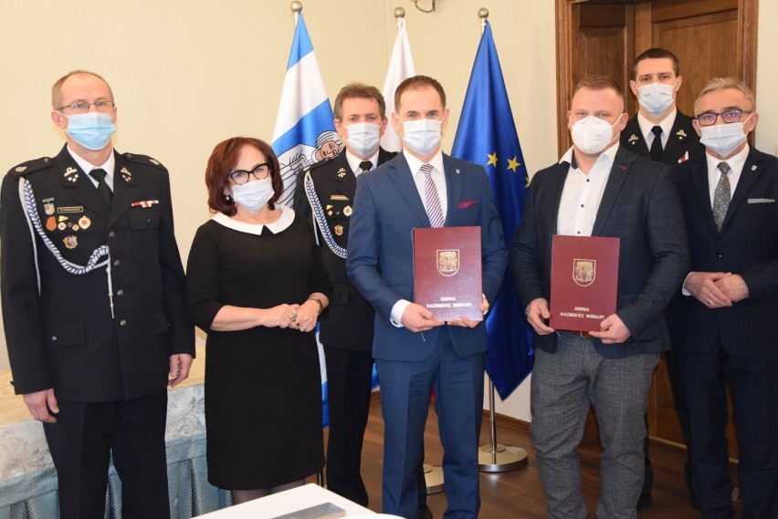 Umowa na budowę strażnicy dla OSP w Kazimierzu Biskupim podpisana