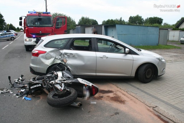 Tarnowskie Góry: zderzenie samochodu z motocyklem. Motocyklista trafił do szpitala