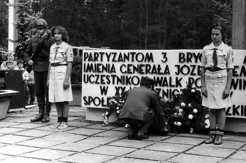 Tak kiedyś wyglądały obchody rocznicy bitwy pod Ewiną