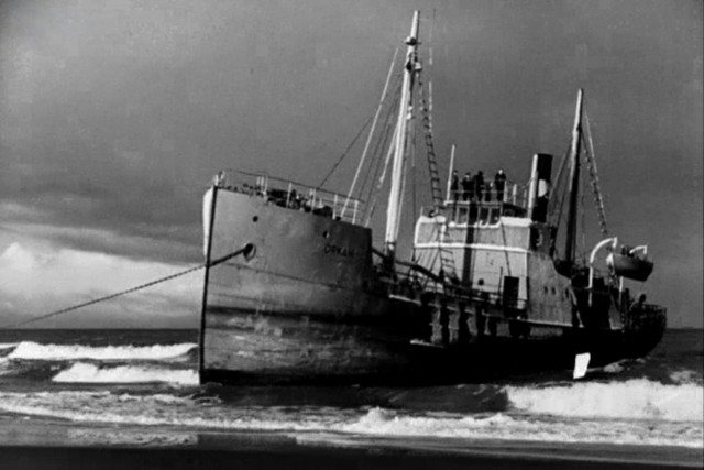 21 grudnia 1947 roku szwedzki węglowiec „Orkan” osiadł na mieliźnie cztery mile na zachód od Ustki