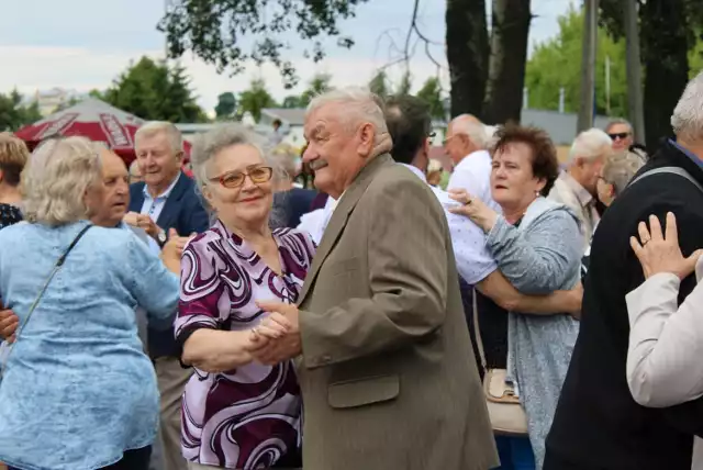 Mnóstwo osób bawiło się podczas "Tańca pod Gwiazdami" w niedzielę, 2 lipca nad zalewem Borki w Radomiu.