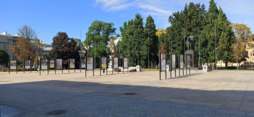 W centrum Lublina stanęła wystawa na 100-lecie urodzin Jana Pawła II