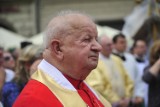 Powołana przez papieża komisja zajmuje się sprawą kardynała Dziwisza. Bada zarzuty o tuszowanie pedofilii